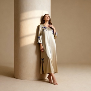 Abaya élégante de haute qualité en polyester uni pour femmes musulmanes, fournisseur en gros de robes sur mesure - Product Image 1