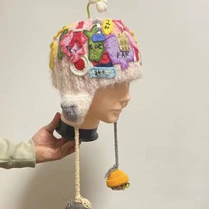 Gorro de punto floral con orejeras, estilo étnico, cálido para invierno, para mujer, 56-58 cm, acrílico, bordado a mano, uso casual - Product Image 4