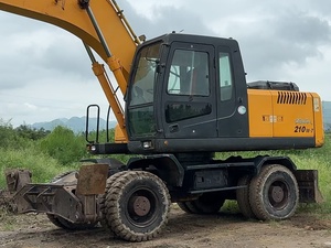 Excavatrice sur chenilles hydraulique Hyundai R210 d'occasion de haute qualité, 20 tonnes, moteur Cummins, état d'origine avec moteur - Product Image 2