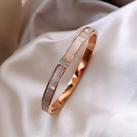 Bracelets et joncs en acier inoxydable de haute qualité avec coquille de diamant, bracelet tendance plaqué or 18 carats pour fille