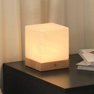 Großhandel Custom Accent Designed Wiederauf ladbare 18650 Batterie Neuartige Würfel Glas Tisch lampe Holz sockel Stimmungs lampe für Lobby Schlafzimmer - Product Image 6