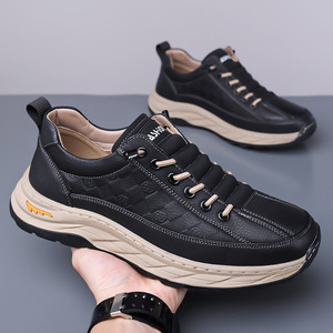 รองเท้าผ้าใบลำลองผู้ชาย หนังแท้ ส้นเตี้ย พื้นยางกันลื่น รองเท้าเดินสไตล์เรโทร ดีไซน์เย็บพู่ห้อย - Product Image 2