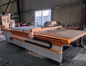 Takım elbise ve elbise için otomatik dijital giysi giyim kağıt desen ve kumaş kesme masa makinesi - Product Image 4