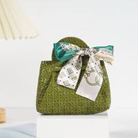 Vente en gros de boîtes à bonbons créatives pour mariage avec motif tissé, emballées avec un ruban et du cuir