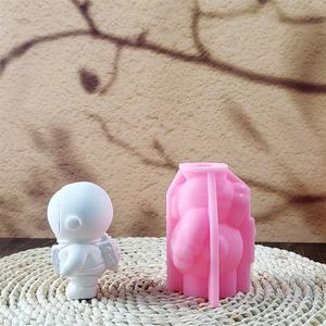 Moldes de fundición de resina hechos a mano para adornos decorativos DIY estilo Ins moldes de astronauta de silicona W0152 - Product Image 2