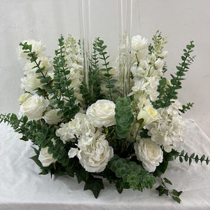 Nuevo Diseño de Anillo de Flores Artificiales de Eucalipto y Rosas Blancas de 14x14 Pulgadas para Centro de Mesa de Boda, Decoración para Portavelas - Product Image 5