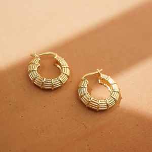 Nostalgici orecchini a cerchio placcati in oro stile retrò ciondolo alla moda per regalo o festa - Product Image 2