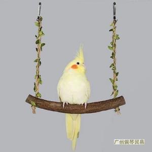 Jugando con el columpio de vid para evitar ser mordido por el juguete de loro de jaula de pájaros de madera maciza - Product Image 1