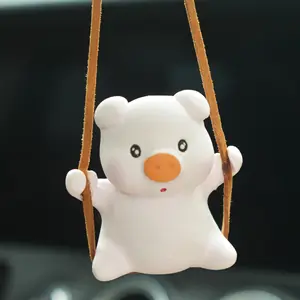 Super Cute Swinging Pig Auto hängen Ornament Lucky Piggy Hanging Car Interieur Zubehör