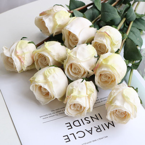 Nouvelles fleurs en soie de haute qualité, roses à longue tige pour mariage, en vente - Product Image 4
