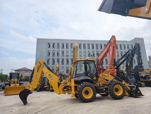 Chargeuse-pelleteuse JCB 4CX neuve en excellent état, bien entretenue, prix compétitif, faible consommation de carburant, en stock - Product Image 2