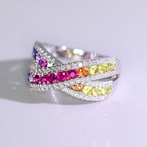 Anello da Donna con Zirconi Arcobaleno Geometrici Rotondi, Gioiello Creativo per Uso Quotidiano e Feste - Product Image 4