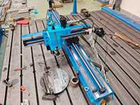 Machine de fraisage linéaire portable pour la surface des rails de laminage d'usine sidérurgique