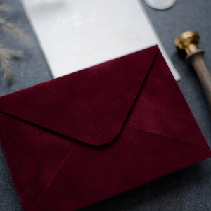 Élégante Enveloppe d'Invitation de Mariage en Velours Rose Poudré avec Impression Personnalisée en Or Cuivré et Monogramme Sceau de Cire - Product Image 5