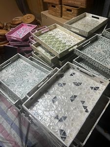 Bandeja Decorativa Redonda con Incrustaciones de Madreperla y Acabado Lacado, Marca Thanhcongcraft, 50 Piezas MOQ, Venta al Por Mayor - Product Image 2