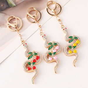<span class=keywords><strong>2025</strong></span> mới nhất đầy màu sắc Men Cherry Mặt dây chuyền Móc chìa Khóa Phụ Kiện Rhinestone pha lê Cherry rắn hình Keychain bán buôn - Product Image 2