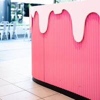 Alat Bar es krim warna merah muda keluaran baru konter Bar Corian toko kopi Hotel bentuk L Modern