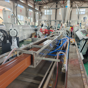 Machine de fabrication de poteaux de pergola en PE WPC, ligne de production d'extrusion de terrasse en bois-plastique, clôture - Product Image 5