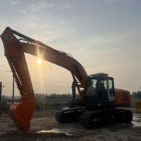 Excavatrice Hitachi Zaxis 210 d'occasion de 21 tonnes à haute efficacité, fonctionnement fluide, cabine confortable pour les travaux de construction municipale