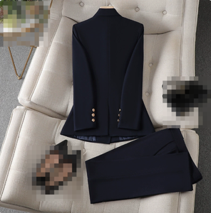 Ensemble <span class=keywords><strong>tailleur</strong></span> <span class=keywords><strong>pantalon</strong></span> élégant pour femme, blazer croisé, coupe ajustée, boutons dorés, idéal pour le bureau et les occasions formelles - Product Image 4