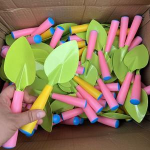 Truelle de jardin en forme de cœur verte et rose, lame en acier allié, manche en plastique, pour patio, plage, usage domestique - Product Image 2