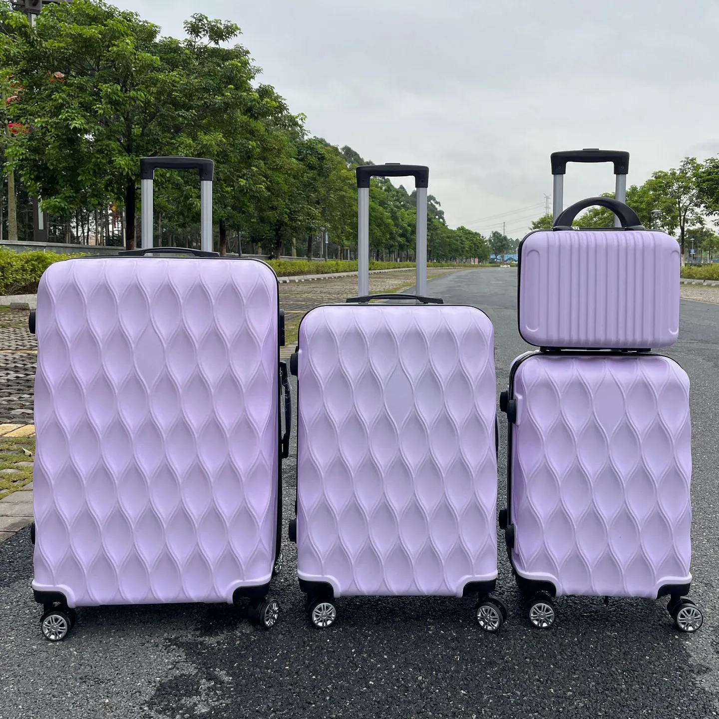 Precio al por mayor Cuatro piezas Abs Juegos de equipaje Trolley Estuches Bolsas de viaje MOQ bajo con ruedas giratorias Maletas