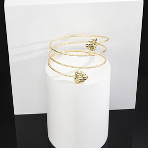 CM Jewelry Wholesale - Prix bas - Bijoux fantaisie plaqués or pour femme - Bracelet jonc élégant en forme de cœur - Cadeau pour maman - Product Image 2