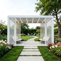 Pergola bioclimatique motorisée en aluminium avec panneaux latéraux à lamelles fixes pour l'intimité et éclairage LED, pergola électrique en aluminium, gazebo