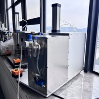 Machine d'emballage, de remplissage et de scellage semi-automatique pour les dosettes de lessive, les emballages de produits chimiques, les sacs/pochettes en plastique