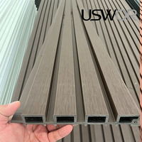 Panneaux muraux en WPC PE co-extrudé pour clôture de jardin et écran extérieur, design moderne à lattes verticales