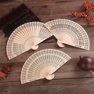 Éventail pliant vintage chinois ajouré en bois parfumé de style antique, idéal comme cadeau pour amis, mariages et festivals - Product Image 3