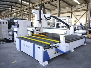 Machine de fraisage CNC 1325 ATC de fabrication chinoise avec 12 changeurs d'outils automatiques sous <span class=keywords><strong>portique</strong></span>, routeur CNC ATC haute vitesse - Product Image 3