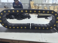 Chaînes porte-câbles pour machines CNC, convoyeurs à soufflets, chaînes énergie en Nylon66 résistantes à l'usure