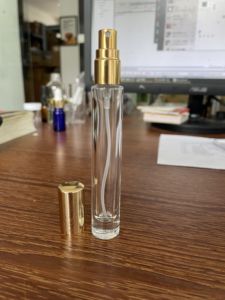 ขวดแก้วขนาด 10 มล. พร้อมหัวฉีดสีเงินและฝาปิด ขวดน้ำหอมแก้ว - Product Image 4