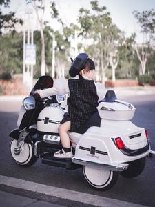 定制电池供电三轮塑料骑乘迷你摩托车玩具，适合男女儿童，带USB - Product Image 6