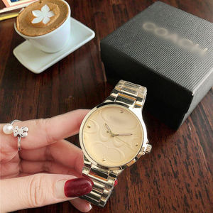 Montre-bracelet en alliage de Genève pour femmes Bracelet en acier inoxydable Montre transfrontalière Fourniture Mode Performance Quartz Montre à breloques pour femmes - Product Image 4