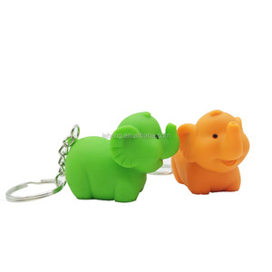 Nouveau design personnalisé, porte-clés drôle en forme <span class=keywords><strong>d</strong></span>'<span class=keywords><strong>éléphant</strong></span> multicolore qui fait des bruits, pour les enfants de 6 ans et plus - Product Image 3