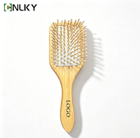 Brosse à cheveux ergonomique en bambou avec coussin d'air, grande et carrée, avec logo personnalisé, picots en bois pour massage, peigne démêlant antistatique
