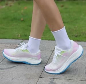 รองเท้าวิ่งผู้หญิง HOKAS รุ่น Powder Soft Evening Gradient ระบายอากาศได้ดี พื้นรองเท้าหนา น้ำหนักเบา เหมาะสำหรับการฝึกซ้อมมาราธอน - Product Image 4