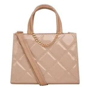 Sac messager élégant Fana Nika pour femme en cuir verni matelassé avec bandoulière, idéal pour un usage quotidien et tendance - Product Image 1