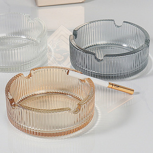 Cendrier de bureau moderne en verre, taille standard ronde avec design à rayures verticales, pour la maison et le salon - Product Image 3