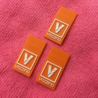 Étiquette latérale en caoutchouc PVC couleur orange, étiquette de drapeau en caoutchouc à coudre pour veste