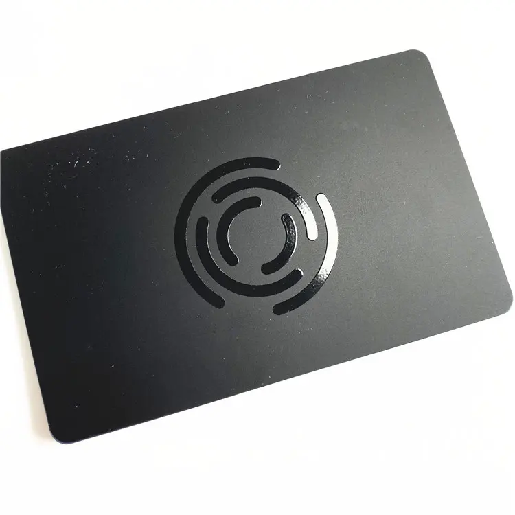 بطاقات عمل NFC لوسائل الإعلام الاجتماعية ذات جودة عالية وكاملة باللون الأسود غير اللامع لمشاركة ملفات الاتصال مع شعار UV وqr