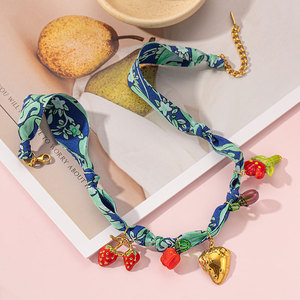 Collares de moda de verano al por mayor, de acero inoxidable 316L, chapados en oro PVD de 14k y 18k, con diseño de pañuelo hawaiano colorido para mujer - Product Image 3