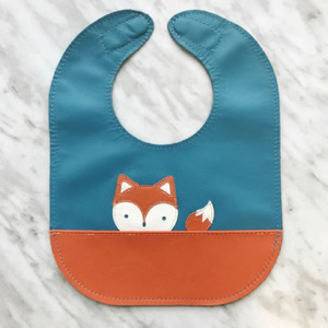 Babero de cuero para bebé, babero impermeable para alimentación de bebés, babero infantil con dibujos animados, se puede personalizar el logotipo. - Product Image 3
