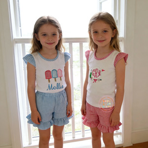 Ensemble de vêtements pour sœurs personnalisées, shorts en seersucker à rayures assorties, ensemble de vêtements pour petites filles à volants sans manches - Product Image 1
