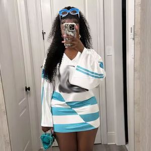 T-shirt Casual da Donna Hipster con Stampa a Contrasto, Maniche Lunghe, Scollo a V, Stile Streetwear, Comoda Maglietta Estiva - Product Image 1