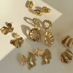 Pendientes Colgantes de Acero Inoxidable para Mujer, Diseño Delicado, Personalizados, Resistentes al Agua, con Forma de Corazón, Clásicos, Antideslustre, Joyería de Moda al por Mayor - Product Image 1