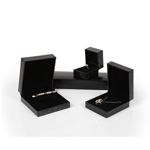 Boîte à bijoux classique pour bagues, sensation tactile stéréoscopique, petite boîte à bijoux, possibilité de personnalisation - Product Image 1