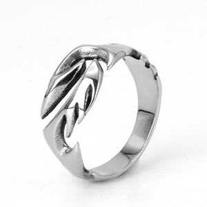 Bague Unisexe en Acier Inoxydable 316, Motif Flamme Gothique Découpée, Finition Argent Poli, Texture Angulaire Audacieuse, Style Punk Sombre et Épuré - Product Image 4